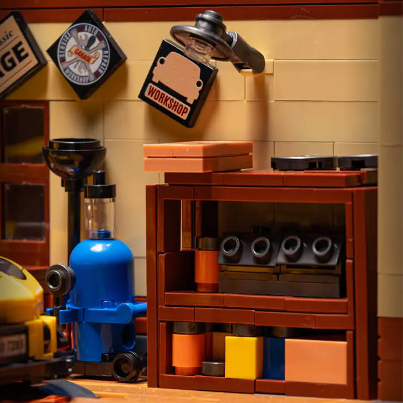 Vintage Auto Garage - Building Blocks Set | Power Brickz