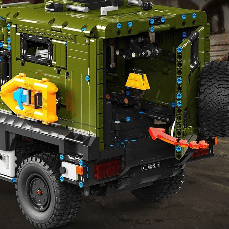 Armoured Military Ambulance - Building Set | Power Brickz