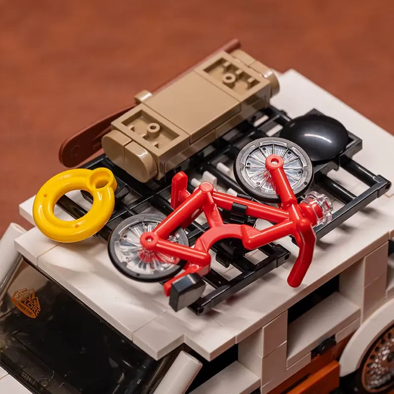 Retro Camper Wagon – brick-built display model made from building blocks