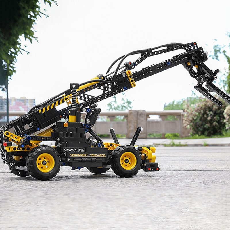 Pneumatic Forklift - Building Blocks Set | Power Brickz