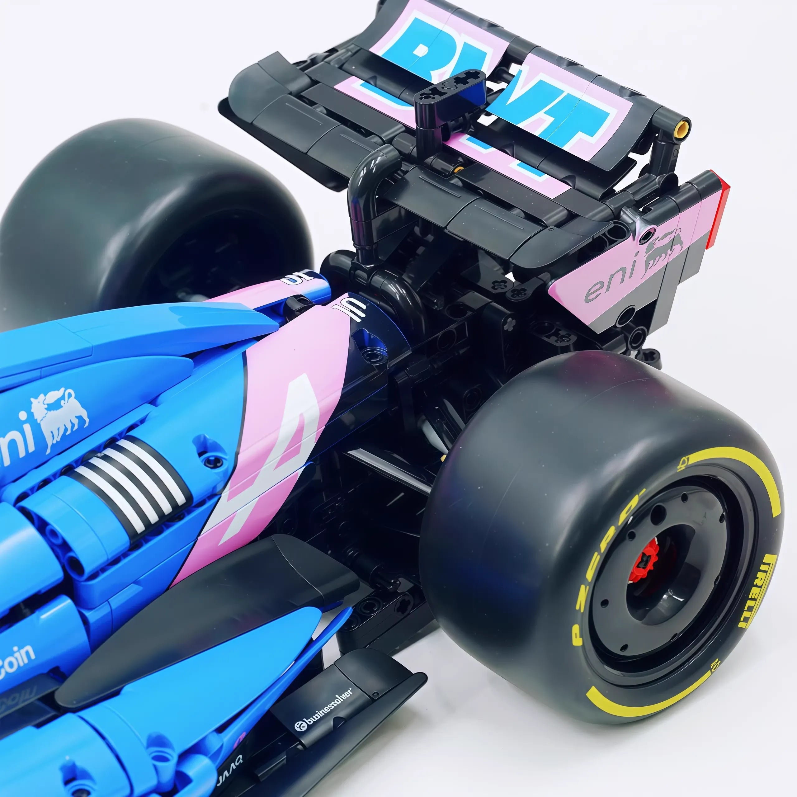 Alpine A525 BWT F1 building blocks kit rear wing and diffuser detail — 1:8 scale Pirelli tyres | Power Brickz