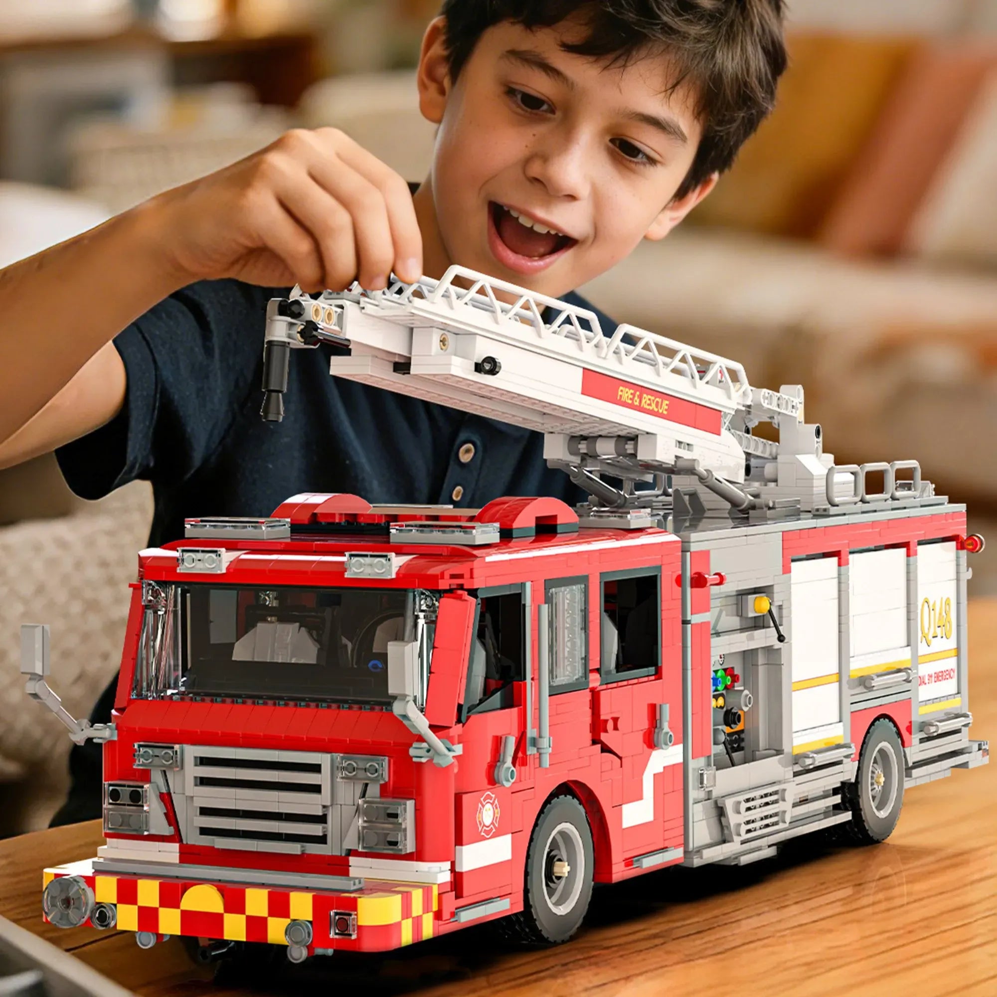 US Firetruck Elevated Water Towers building blocks set 3033 pieces – 52.2 cm American pumper truck Q148 with aerial ladder and opening compartments – Power Brickz