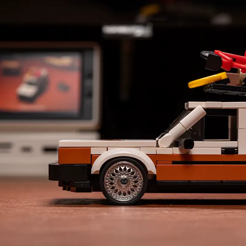 Retro Camper Wagon – brick-built display model made from building blocks